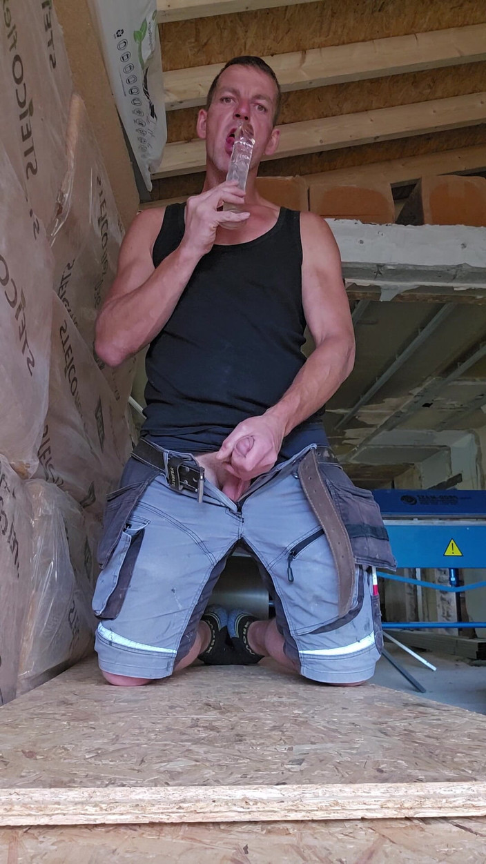 Chris_snoopy_91: Arrapato al lavoro, mi scopo e mi masturbo fino alla...