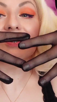 Asmr : gants en maille. (pas de conversation) Une MILF sexy se fait baiser lentement par Arya Grander