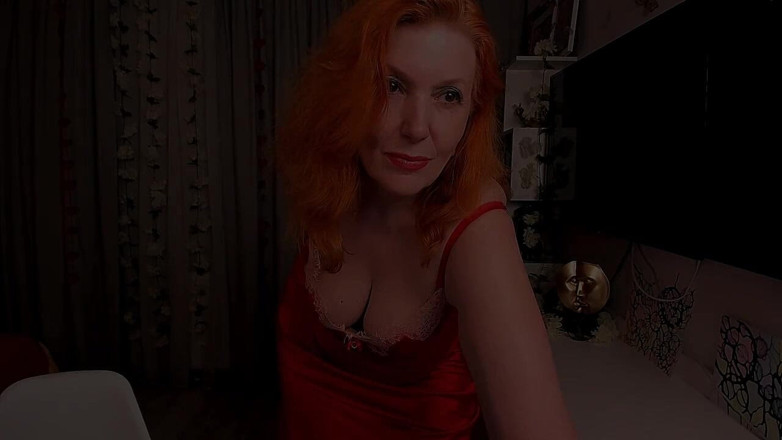 Almaz FireFox: Ruiva em lingerie escarlate te deixa louco