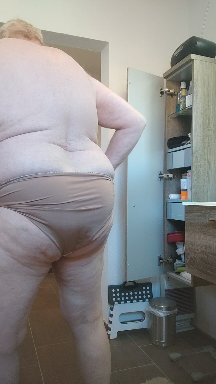 Karlchengeil: 자지 면도와 포츠킨 플레이