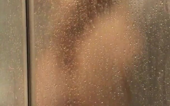 Anna & Emmett Shpilman: Meine stiefmutter unter der dusche erwischt. Schneller sex im badezimmer.