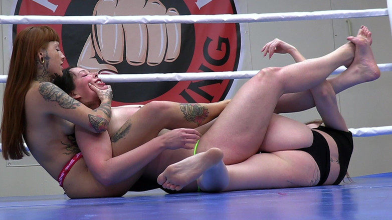 Red Sign Wrestling: Alora Lux vs diosa Meg &amp; Red Firesquirt - pelea de sexo