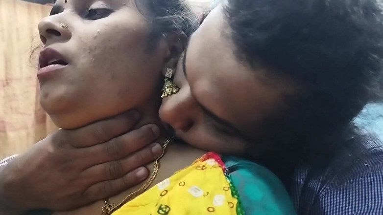 Vaishnavysharunraj: Mallu Hot Girl Half Saree Romantika s Lip Lock, Desi...
