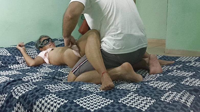 Swingersamateur40: 私の倒錯した義理の妹は、私が彼女の中に射精するまで私の大きなコックを楽しんでいます