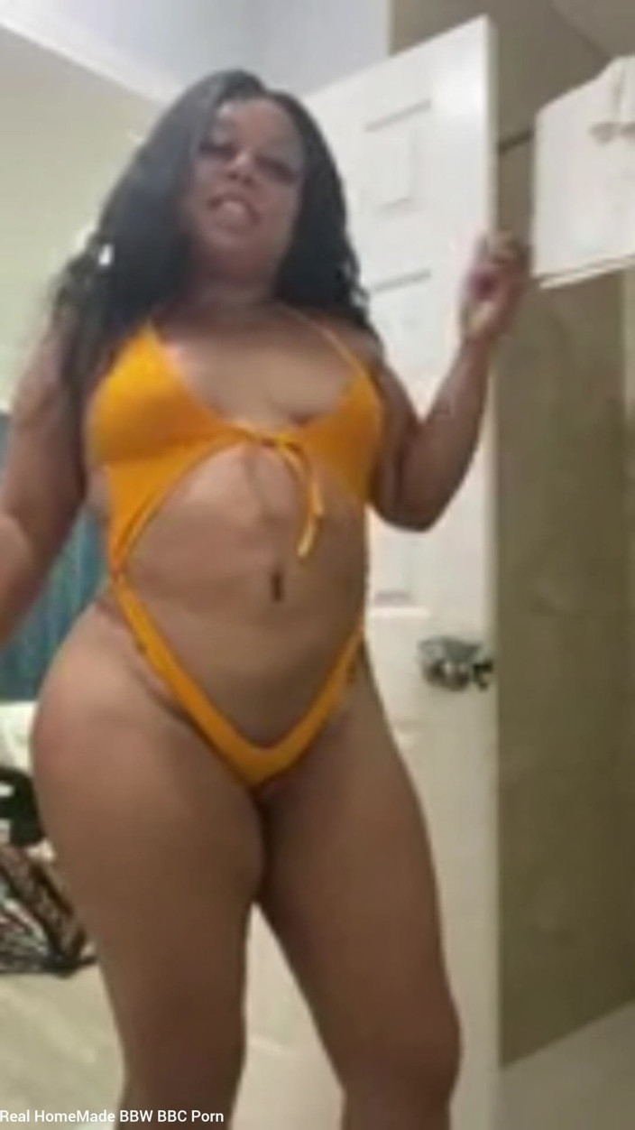 Super sexy ebony cuties: โพสท่าสั่นตูดของฉันในชุดบิกินี่เซ็กซี่