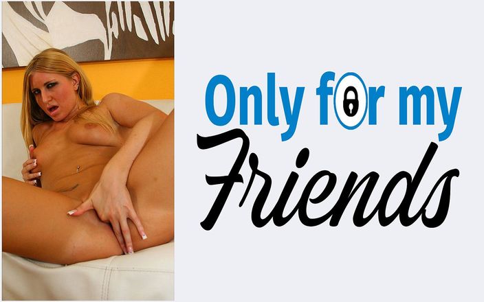 Only for my Friends: 我的女友larin lane一头浅头发的猪渴望使用成人玩具并用手指抚摸自己