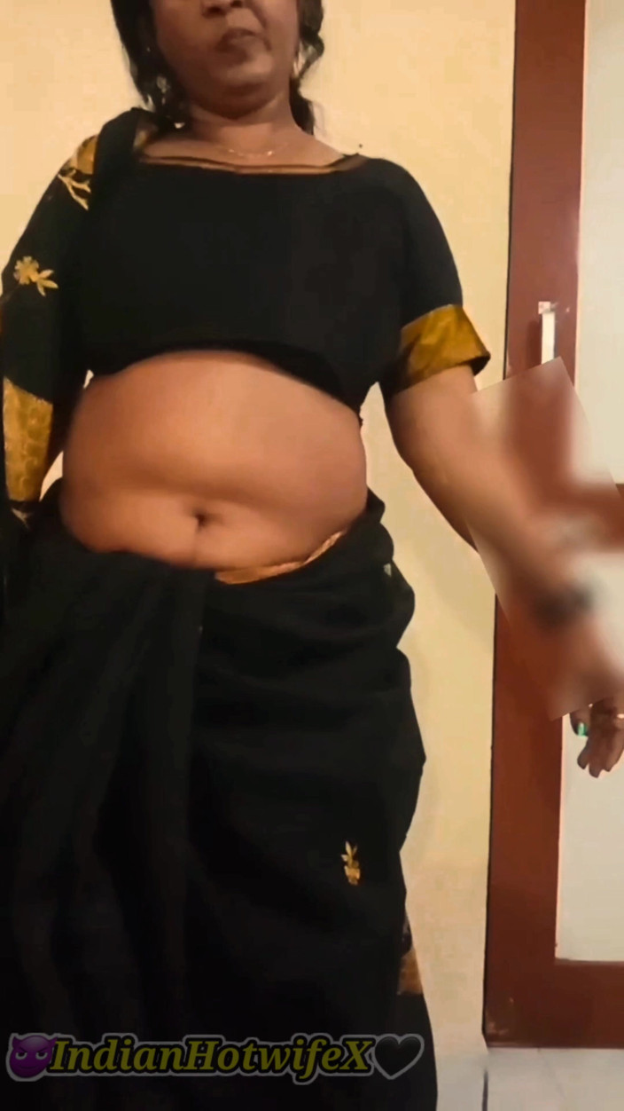 RenuRaj: Desi tamilská zralá manželka Lux Black Saree Tease ukazuje velká...