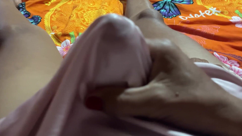 Brunettehotts: Відчайдушна tan caliente en mi cama