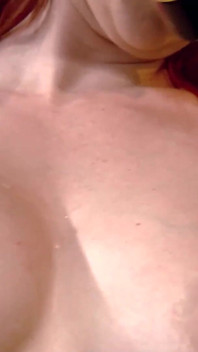 Tettona in lingerie si fa scopare il culo da uno stallone arrapato