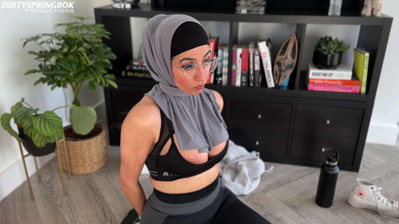 DirtySpringbok: Hidžáb Aaliyah Yasin je chycena svým spolubydlícím a dostane obrovský...