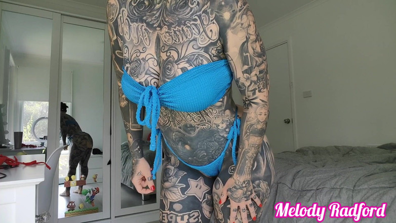 Melody Radford: Cubaan Bikini Mikro Semata-mata Pada Kompilasi Haul Melody Radford