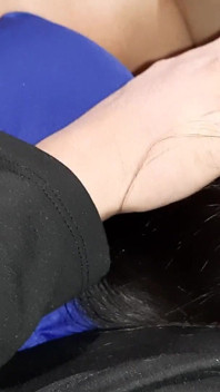 私の二人の女はまず情熱的に私の足を舐め、次に同時に二人とも私のアソコを舐めます