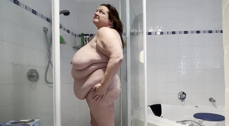 WeAreFukBunnies: Sletvrouw onder de douche