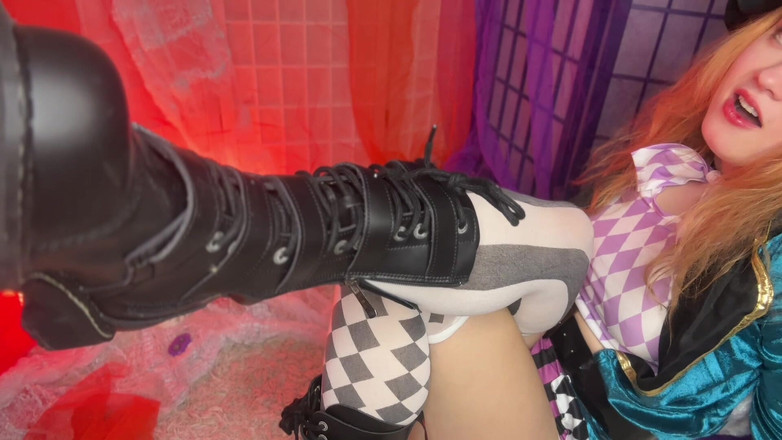 Sheryl X Sinclair: POV hloupý otrok musí lízat boty Mad Hatter se slinou