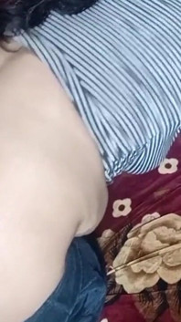 Netu se enganchó con un chico de la calle y tuvo un anal rápido en cuatro con hablar sucio y fuertes gemidos en hind punjabi