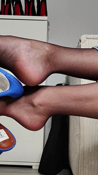 Meias-calças de nylon, jeans e mules