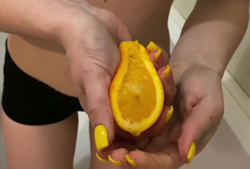 Monnycka: Meu corpo como suco de laranja