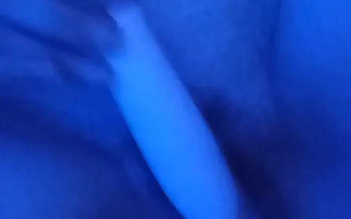 SafadoesXxX: Playing with a Vibrator Alone