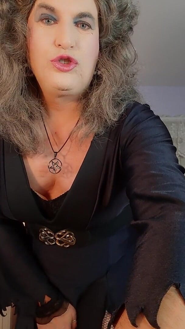 Victoria Lecherri: Glückliches halloween von gräfin victoria, königin des Verdammten!