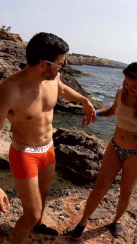 Non coupé - un couple espagnol amateur excité me convainc de faire un trio en public - Bts
