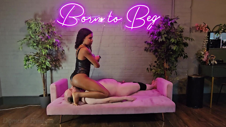 Domestic femdom: Jak Dlouho Vydržíš Pod Mým Dokonalým Zadkem?