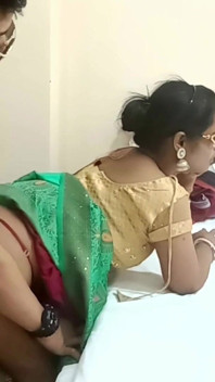Indiana inocente chupou e fodeu enquanto fala história de sexo em mobile