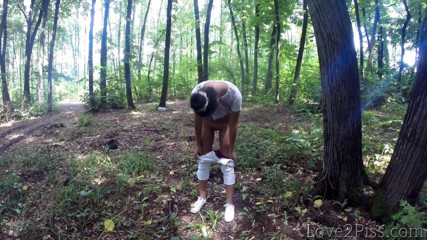 Love 2 Piss: Ormanda işeme denemeleri