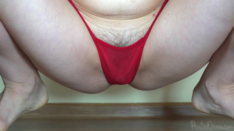 PantiesQueen: Experimentando haul sexy calcinha e agachado para ver grande buceta...