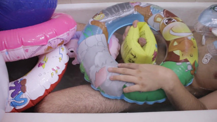 Inflatable Lovers: Ванна кімната з надувними цицьками