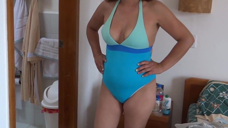 Ardientes69: Kompilacja - Moja 58-letnia żona popisuje się w bikini przed seksem