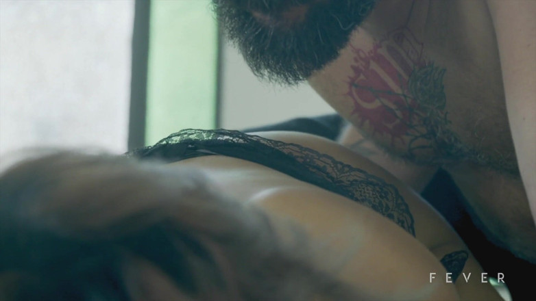 Fever Films: Latina sempurna dengan pantat besar dikongkek lelaki tua