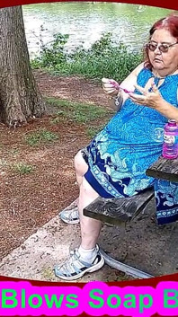 Masa bunga saya suka menghisap buih di taman untuk awak!