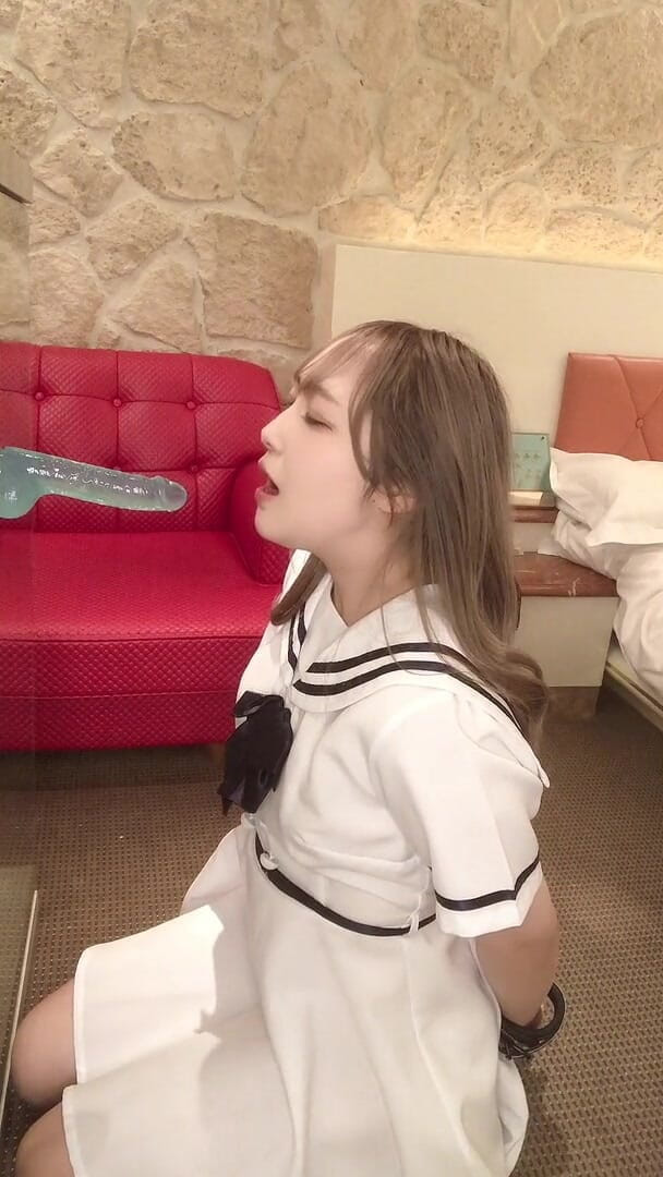 MilkyUni: Kısıtlama yaparken dildo harika hızlı sakso