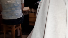 Lesbian-illusion: 当我的女朋友正在学习考试时，我们的邻居在毯子下玩弄我的阴户