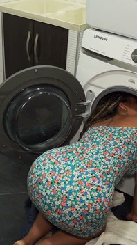 Huge Ass Stepmom Stuck in the Washing Machine