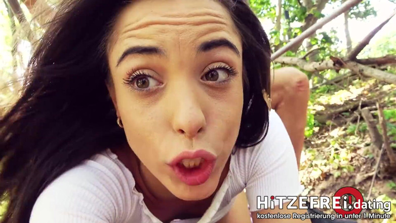 Hitzefrei: Sessione di sesso all'aperto! La giovane Anastasia arrapata sul posto!