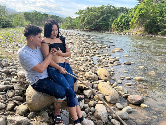 JazminPalvin: 캐주얼 섹스, 나는 그녀의 보지에 그녀를 잡아 섹스하고 사정하는 방법을 젊은 라틴계녀를 가르친다