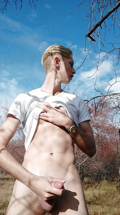 Dick Boys Studio: Chlap přistižen při honění v parku