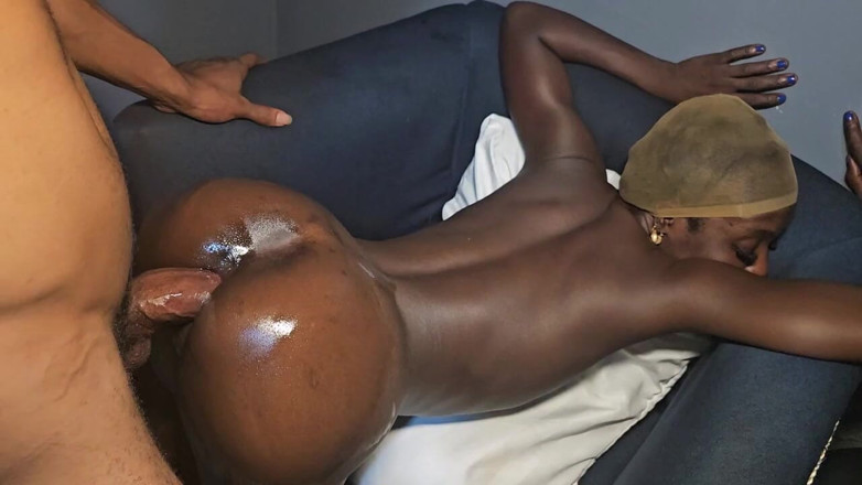 Ebony Legeng: Reparatorul de curent alternativ un Lonley 18 ani