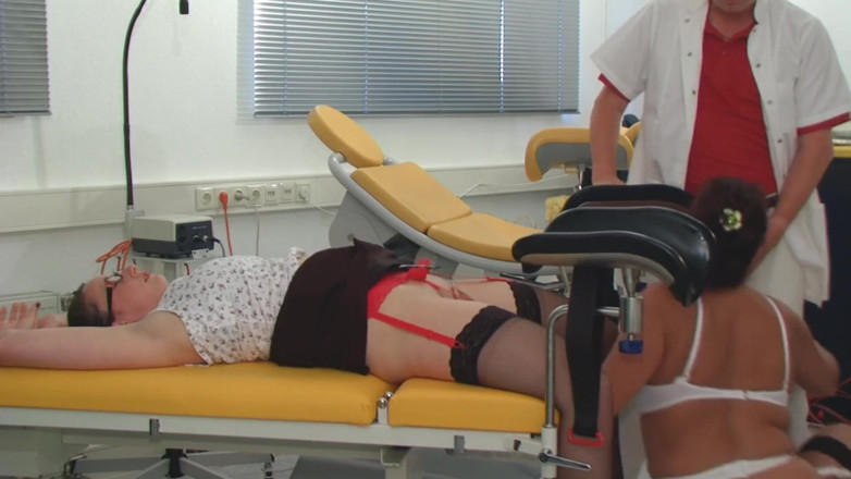 Rubber & Clinic Studio - 1ATOYS: Mond pissend - de kinky watersport