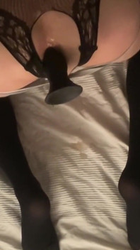 Vibrador expansível destrói minha bunda! (vídeo completo no chat)