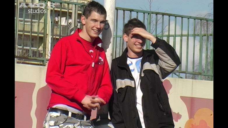 AYOR studios: 랜덤 채팅이 어떻게 풀 온 그룹 섹스로 바뀌나요?