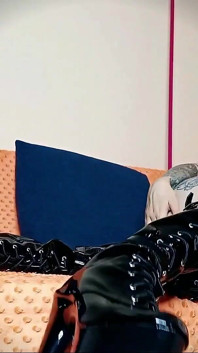 Lady Angela thigh yüksek çizmelere tapınma kadın egemenliği bakış açısı fetiş tanrıçası