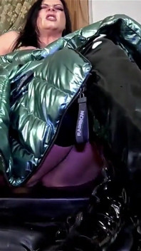 Shiny leggings cameltoe, downjacket play &anal plug solo fetiche