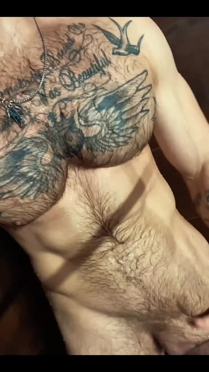 Leo Bayne: Voel je speels bericht me jongens;)