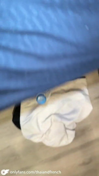 Ragazza tailandese di 18 anni scopata nel culo da un grosso cazzo bianco
