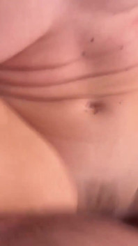 En primer plano de un caballero facefuck Lety Howl duro coño duro y follada anal con la boca para terminar cum en su cara