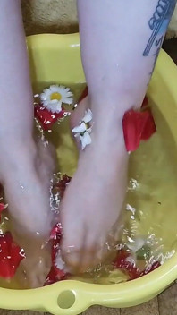 Bbw vợ đi chân trần vườn - chân lầy, nâng & vác, sục cu bằng chân