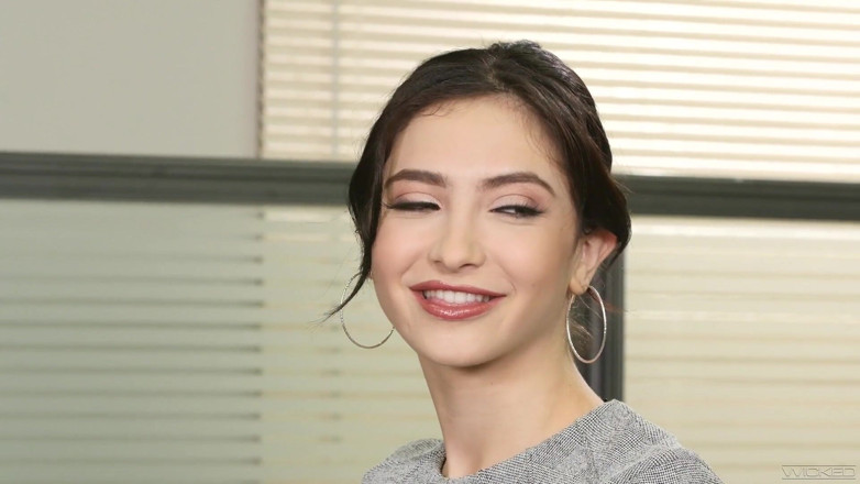 Wicked Pictures: Wicked - Eliza Ibarra šuká na posteli svého šéfa