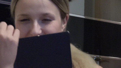 All Those Girlfriends: La carina snella Eva Kerstin che legge un libro